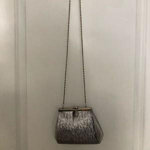 Perfect metallic crossbody, EUC